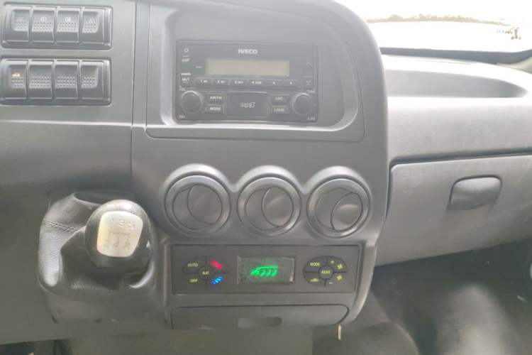 Used Iveco Power Daily 2012 2.5T-A32 Base Version Audio And AC Panel