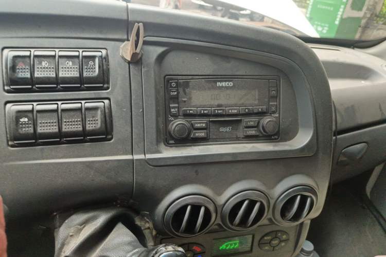 Used Iveco Power Daily 2012 2.5T-A32 Base Version Audio And AC Panel