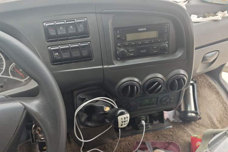 Used Iveco Power Daily 2012 2.5T-A32 Base Version Audio And AC Panel