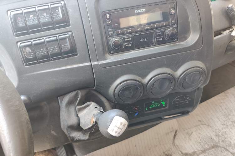 Used Iveco Power Daily 2012 2.5T-A32 Base Version Audio And AC Panel