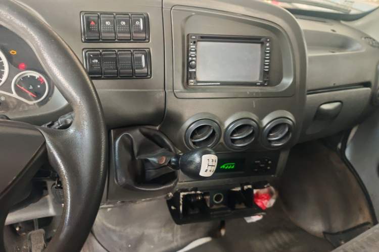 Used Iveco Power Daily 2012 2.5T-A32 Base Version Audio And AC Panel