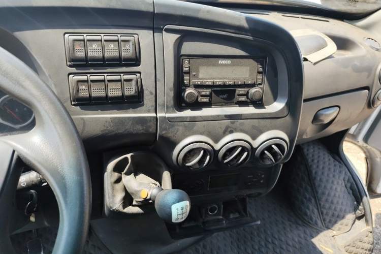 Used Iveco Power Daily 2012 2.5T-A32 Base Version Audio And AC Panel