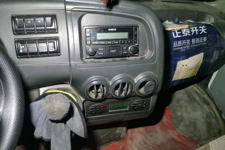 Used Iveco Power Daily 2012 2.5T-A32 Base Version Audio And AC Panel