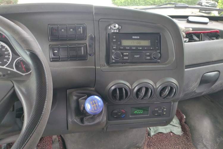 Used Iveco Power Daily 2012 2.5T-A32 Base Version Audio And AC Panel