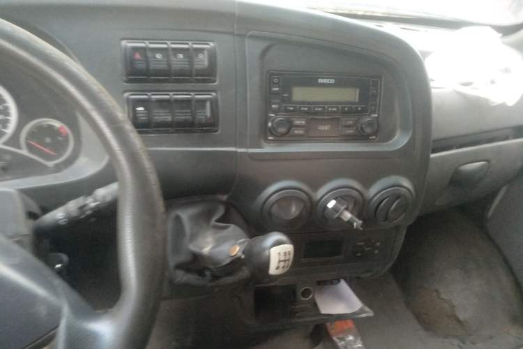 Used Iveco Power Daily 2012 2.5T-A32 Base Version Audio And AC Panel