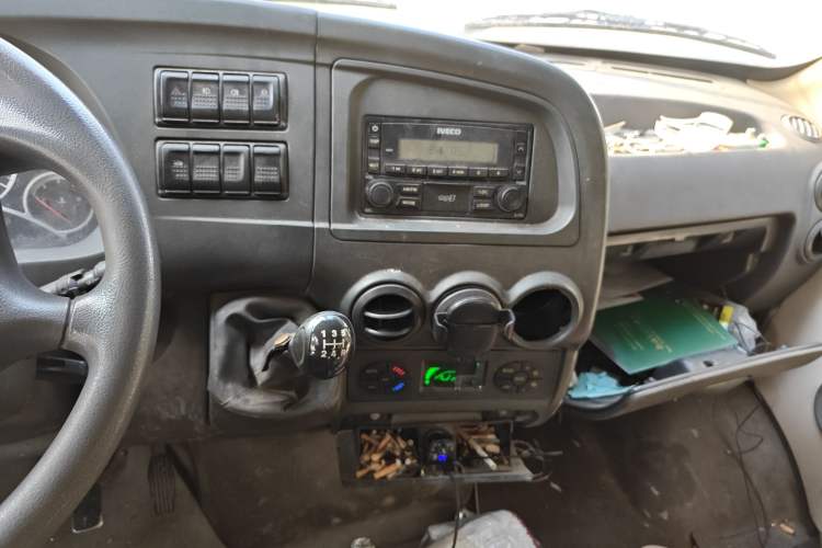 Used Iveco Power Daily 2012 2.5T-A32 Base Version Audio And AC Panel