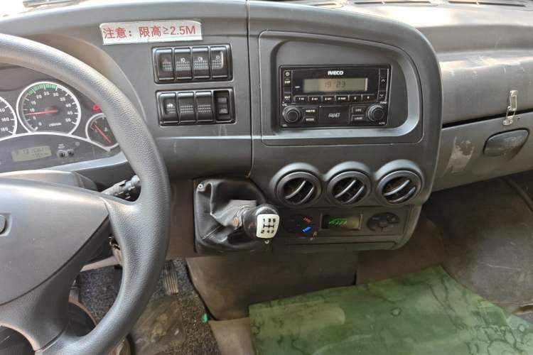 Used Iveco Power Daily 2012 2.5T-A32 Base Version Audio And AC Panel