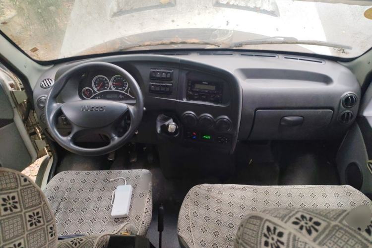 Used Iveco Power Daily 2012 2.5T-A32 Base Version Center Console