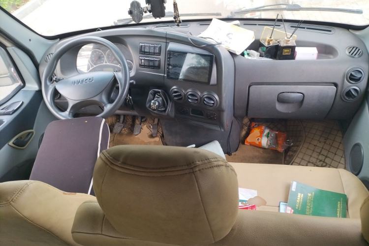 Used Iveco Power Daily 2012 2.5T-A32 Base Version Center Console