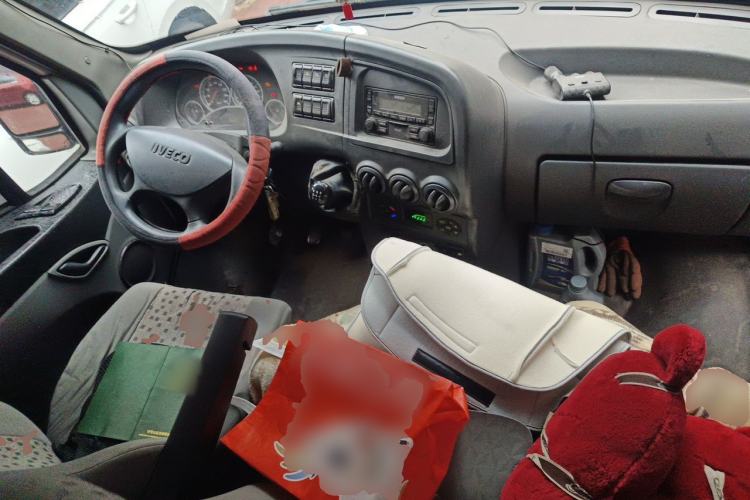 Used Iveco Power Daily 2012 2.5T-A32 Base Version Center Console