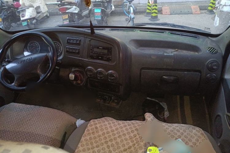 Used Iveco Power Daily 2012 2.5T-A32 Base Version Center Console