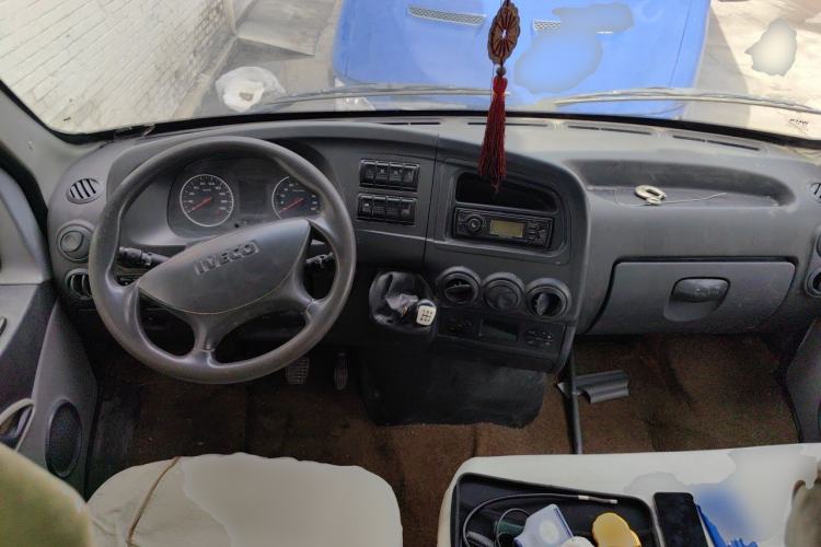 Used Iveco Power Daily 2012 2.5T-A32 Base Version Center Console