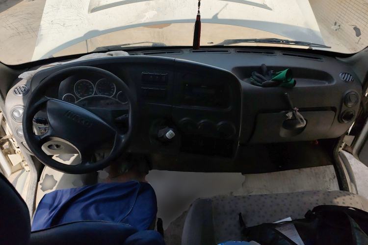 Used Iveco Power Daily 2012 2.5T-A32 Base Version Center Console