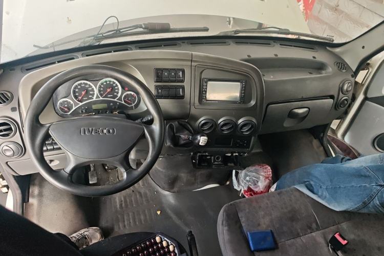 Used Iveco Power Daily 2012 2.5T-A32 Base Version Center Console