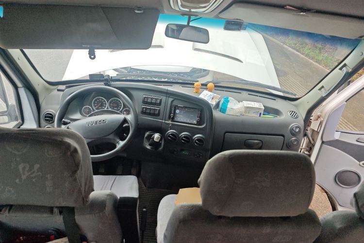 Used Iveco Power Daily 2012 2.5T-A32 Base Version Center Console