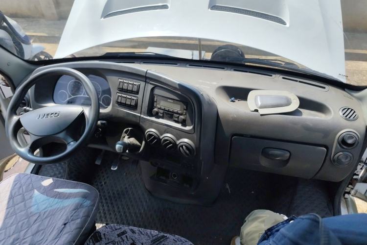 Used Iveco Power Daily 2012 2.5T-A32 Base Version Center Console