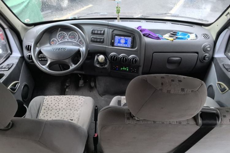 Used Iveco Power Daily 2012 2.5T-A32 Base Version Center Console