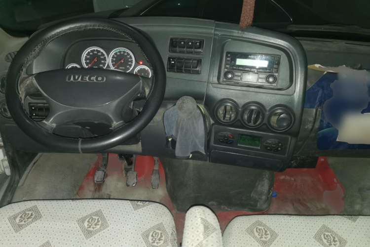 Used Iveco Power Daily 2012 2.5T-A32 Base Version Center Console