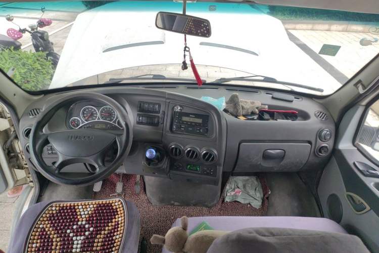 Used Iveco Power Daily 2012 2.5T-A32 Base Version Center Console