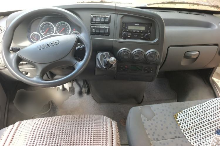 Used Iveco Power Daily 2012 2.5T-A32 Base Version Center Console