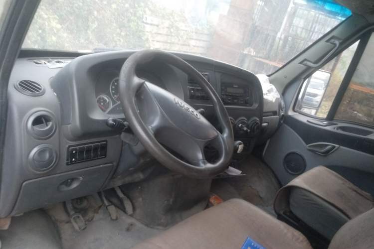 Used Iveco Power Daily 2012 2.5T-A32 Base Version Center Console