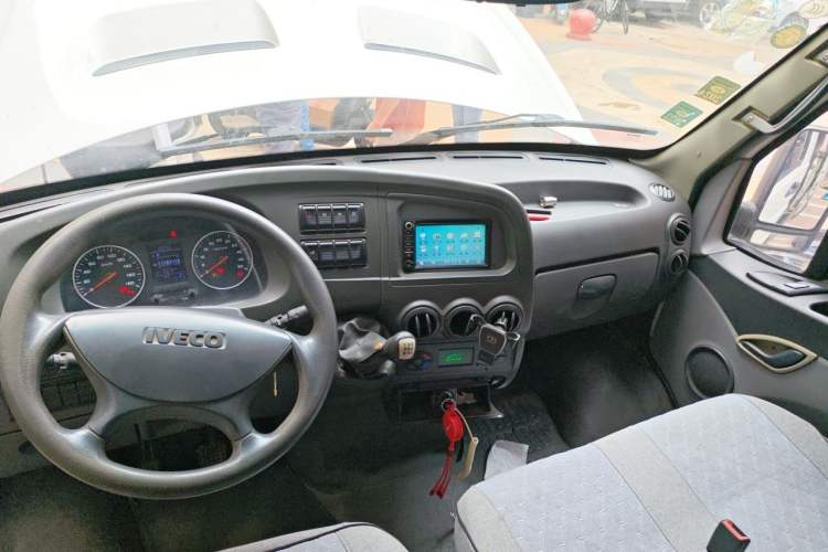 Used Iveco Power Daily 2012 2.5T-A32 Base Version Center Console