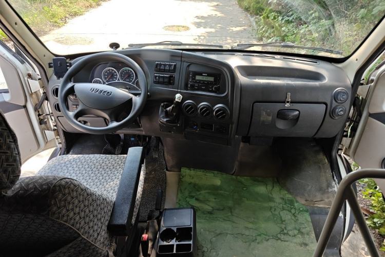 Used Iveco Power Daily 2012 2.5T-A32 Base Version Center Console