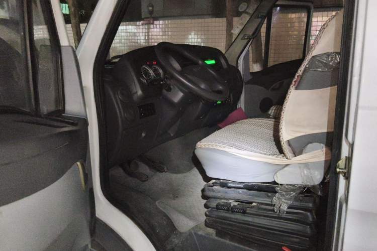 Used Iveco Power Daily 2012 2.5T-A32 Base Version Driver Seat