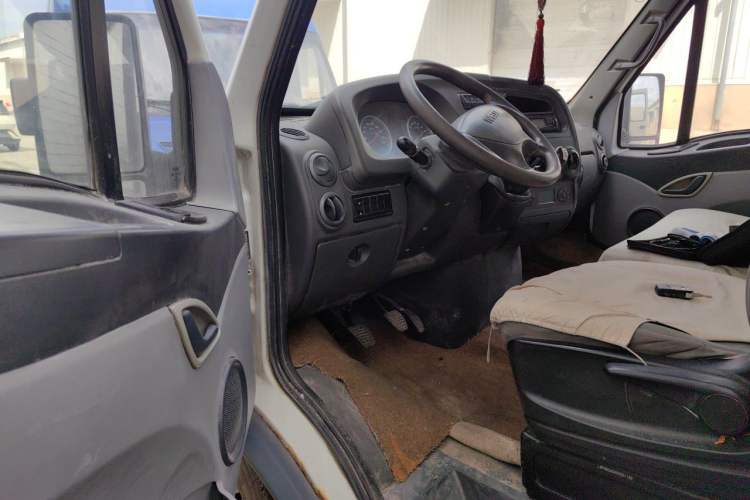 Used Iveco Power Daily 2012 2.5T-A32 Base Version Driver Seat