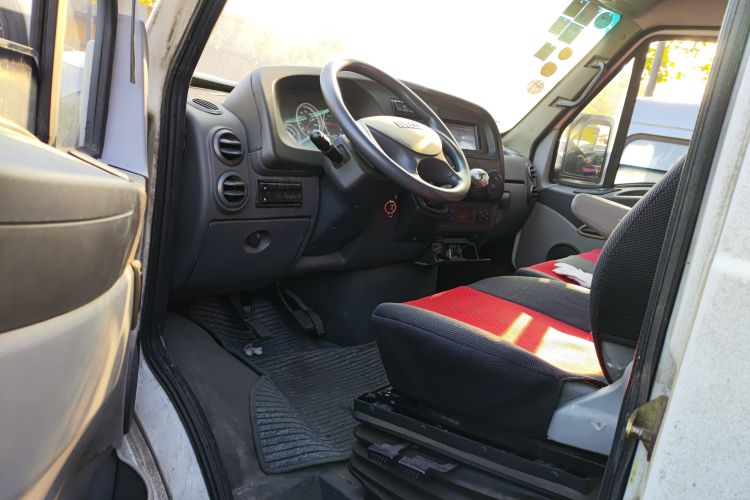 Used Iveco Power Daily 2012 2.5T-A32 Base Version Driver Seat
