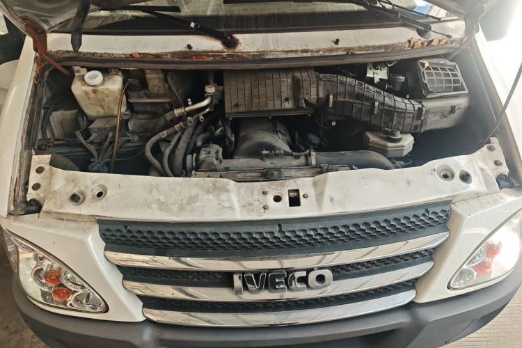 Used Iveco Power Daily 2012 2.5T-A32 Base Version Engine Bay