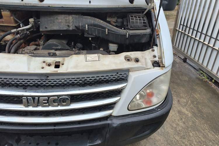 Used Iveco Power Daily 2012 2.5T-A32 Base Version Engine Bay Left