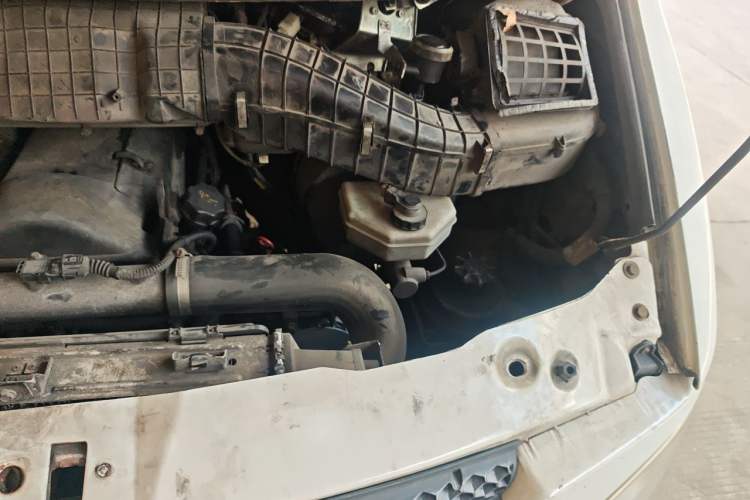 Used Iveco Power Daily 2012 2.5T-A32 Base Version Engine Bay Left