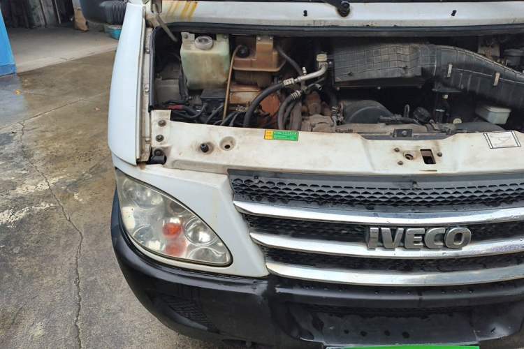 Used Iveco Power Daily 2012 2.5T-A32 Base Version Engine Bay Right