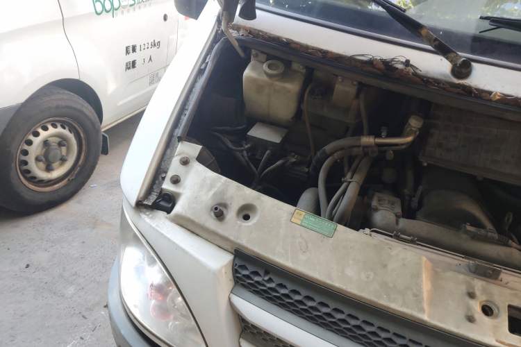 Used Iveco Power Daily 2012 2.5T-A32 Base Version Engine Bay Right