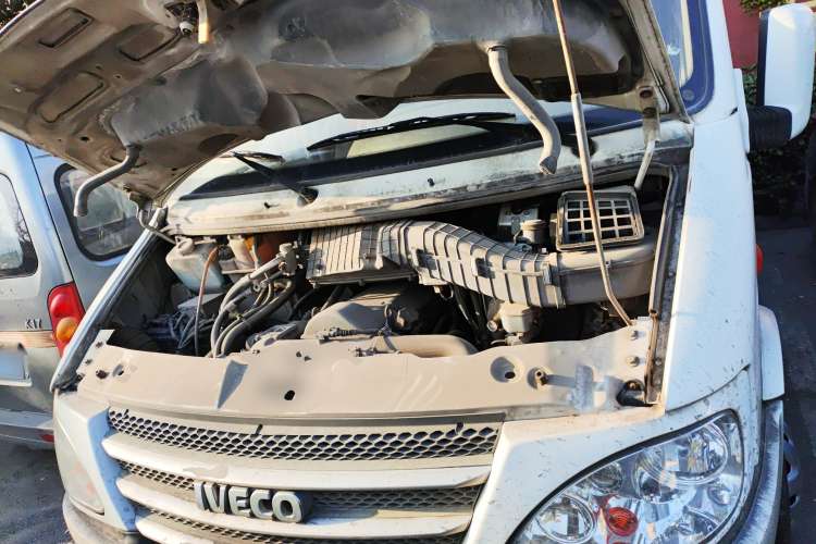 Used Iveco Power Daily 2012 2.5T-A32 Base Version Engine Bay