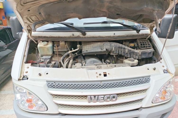 Used Iveco Power Daily 2012 2.5T-A32 Base Version Engine Bay