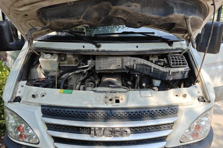 Used Iveco Power Daily 2012 2.5T-A32 Base Version Engine Bay