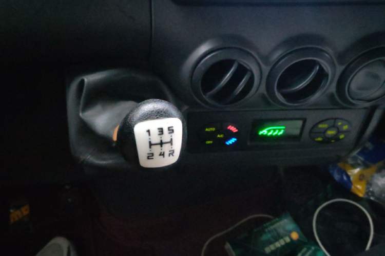 Used Iveco Power Daily 2012 2.5T-A32 Base Version Gear Lever