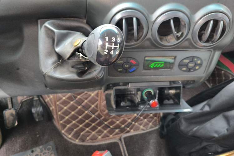 Used Iveco Power Daily 2012 2.5T-A32 Base Version Gear Lever