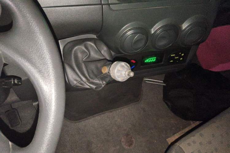 Used Iveco Power Daily 2012 2.5T-A32 Base Version Gear Lever