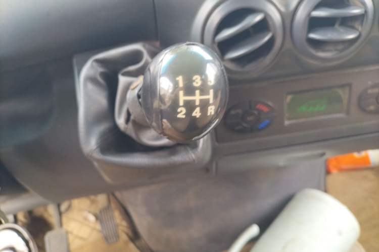 Used Iveco Power Daily 2012 2.5T-A32 Base Version Gear Lever