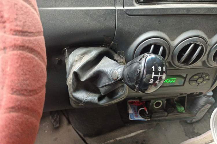 Used Iveco Power Daily 2012 2.5T-A32 Base Version Gear Lever