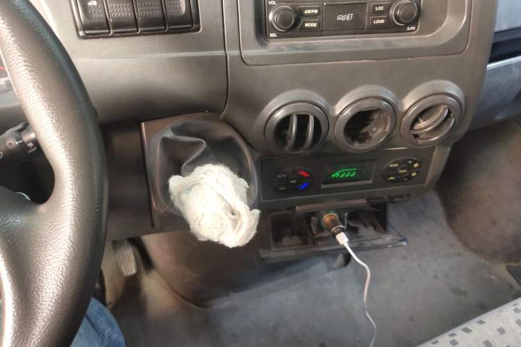Used Iveco Power Daily 2012 2.5T-A32 Base Version Gear Lever