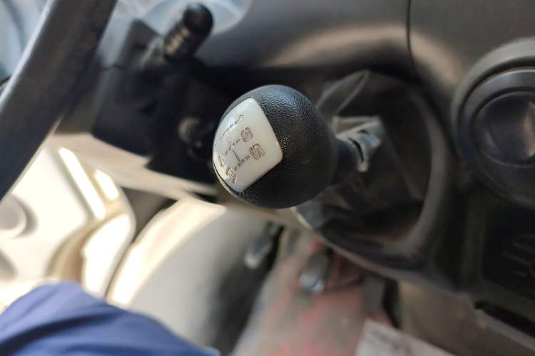 Used Iveco Power Daily 2012 2.5T-A32 Base Version Gear Lever