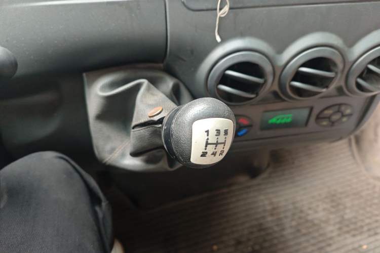 Used Iveco Power Daily 2012 2.5T-A32 Base Version Gear Lever