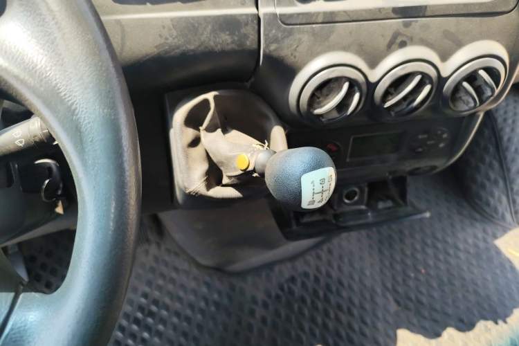 Used Iveco Power Daily 2012 2.5T-A32 Base Version Gear Lever