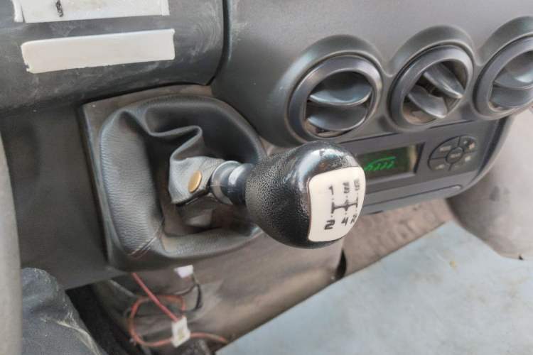 Used Iveco Power Daily 2012 2.5T-A32 Base Version Gear Lever