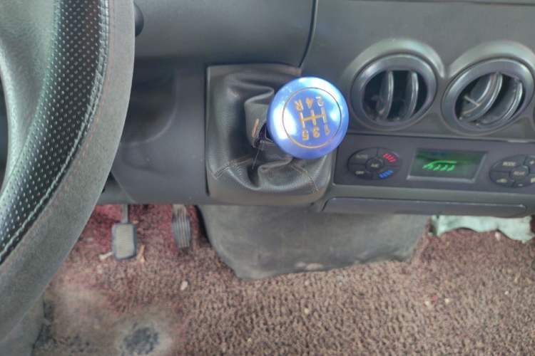 Used Iveco Power Daily 2012 2.5T-A32 Base Version Gear Lever
