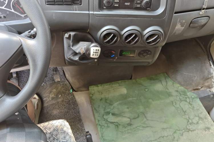 Used Iveco Power Daily 2012 2.5T-A32 Base Version Gear Lever